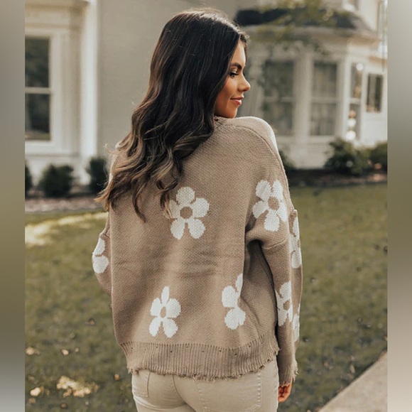 HAYDEN Los Angeles. 'Boho Vibes Sweater.’ Size: Small. Color: Taupe. - Picture 5 of 9